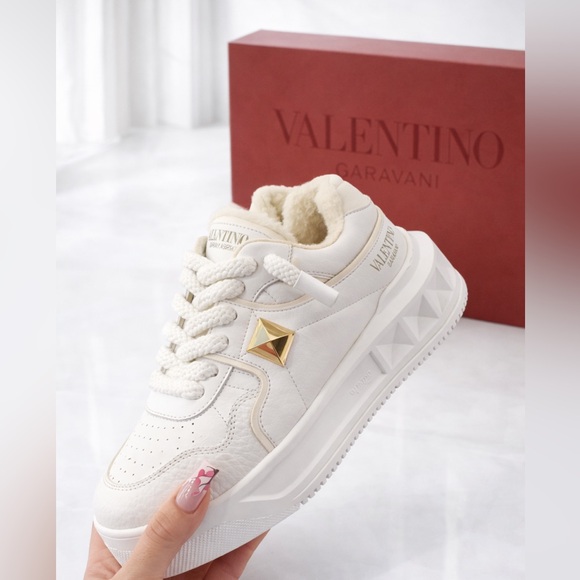 VALENTINO GARAVANI XI One Stud Platform Sneaker - Picture 2 of 4